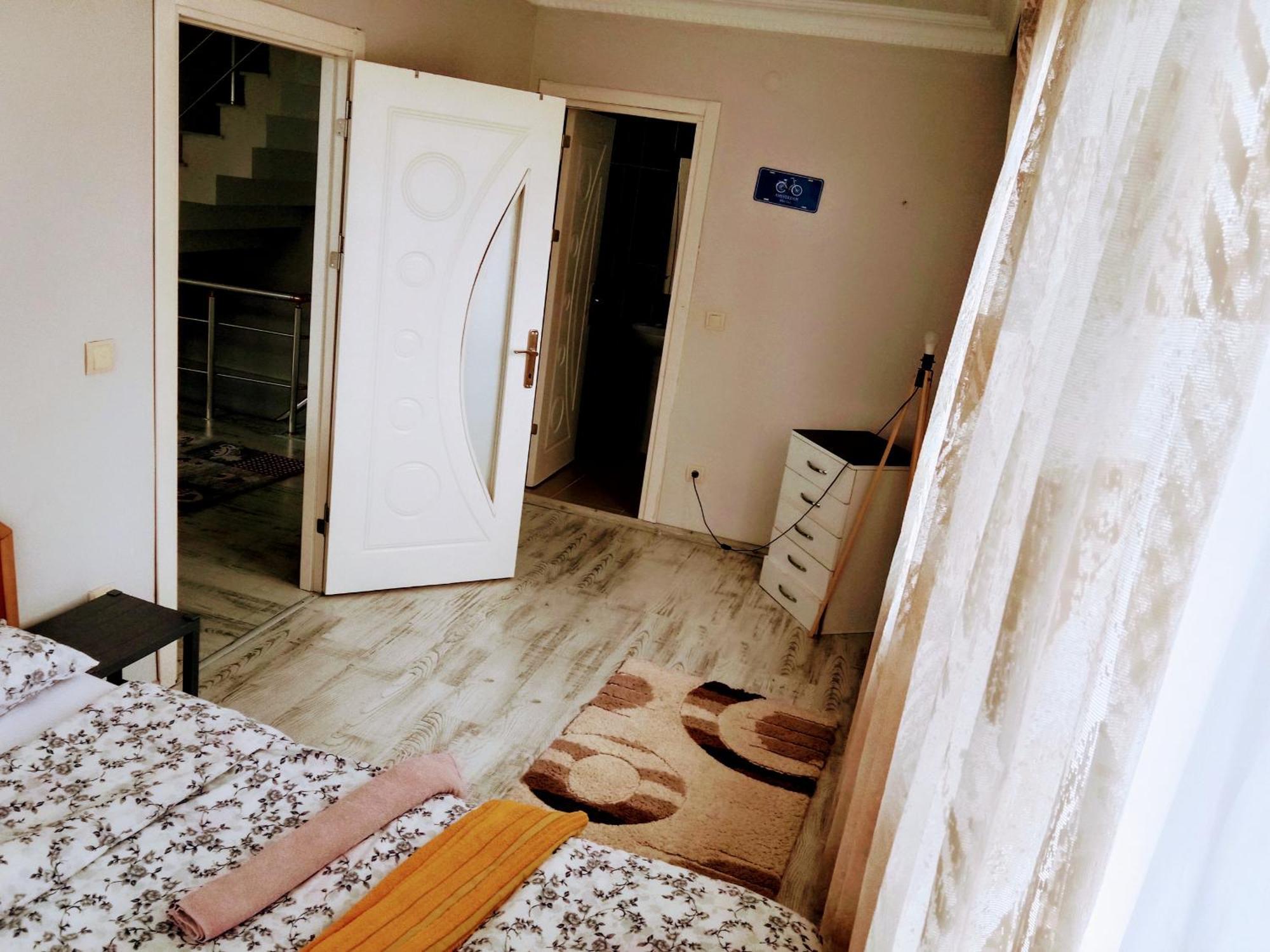 Ahmet Teacher Hotel, 5 Minutes From The Airport Arnavutkoy Екстер'єр фото