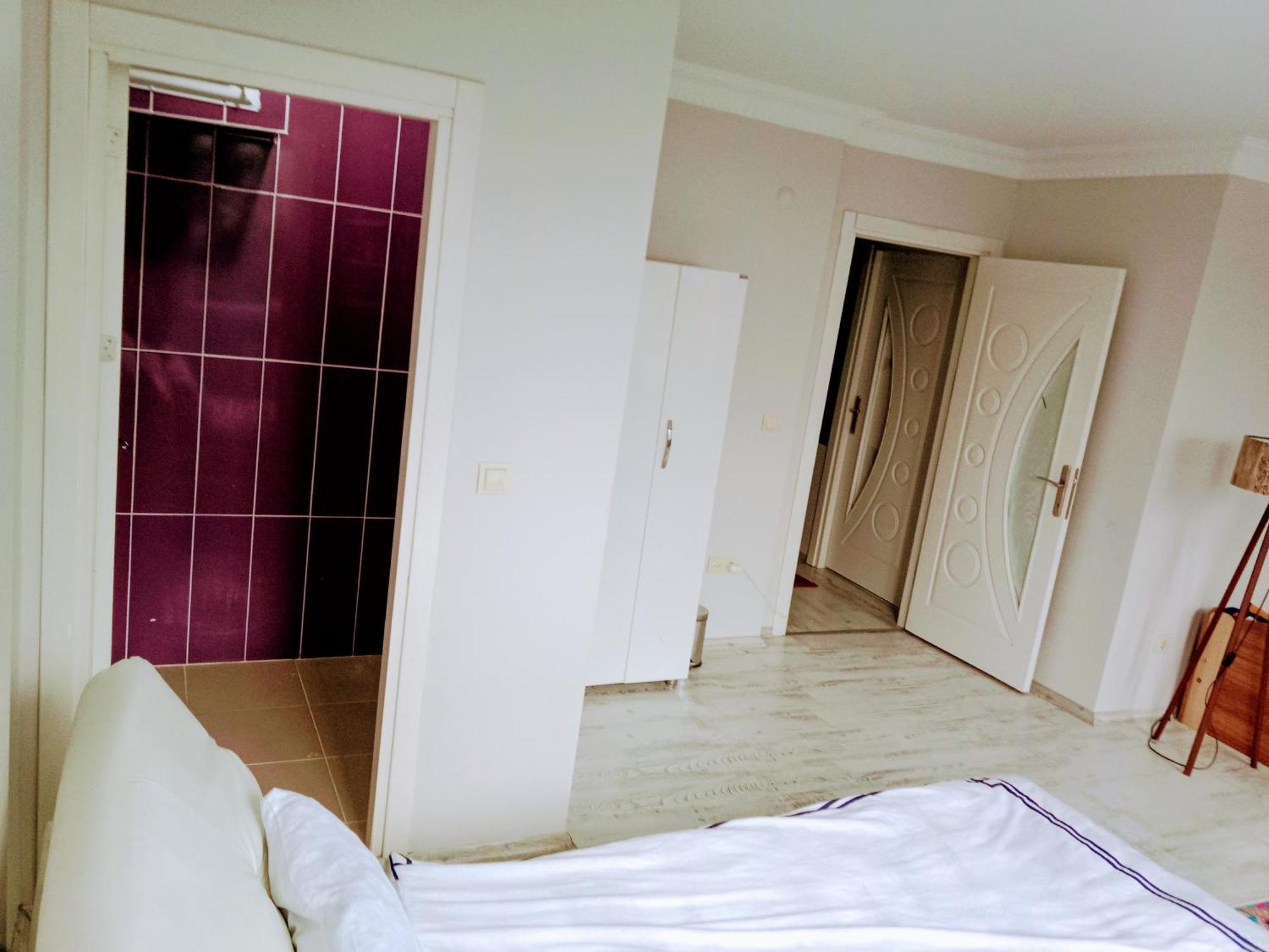 Ahmet Teacher Hotel, 5 Minutes From The Airport Arnavutkoy Екстер'єр фото